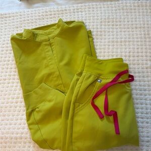 Figs Rafaela XXS top and XS petite high waisted joggers